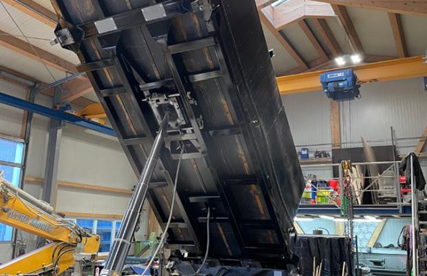 Anfertigung Hilfsrahmen Thermofass für Dautel Wechselsystem auf Volvo Lkw